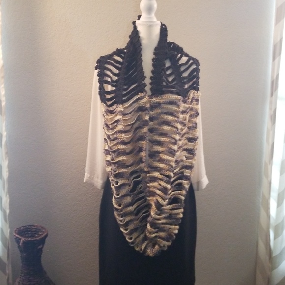 Handmade multicolor infinity scarf - Picture 2 of 2